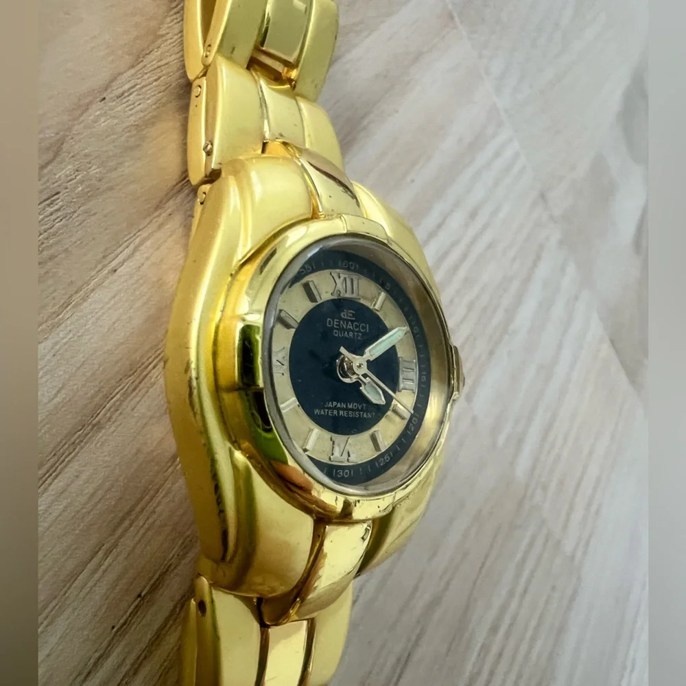 Vintage denacci ladies gold tone watch NEW BATTERY